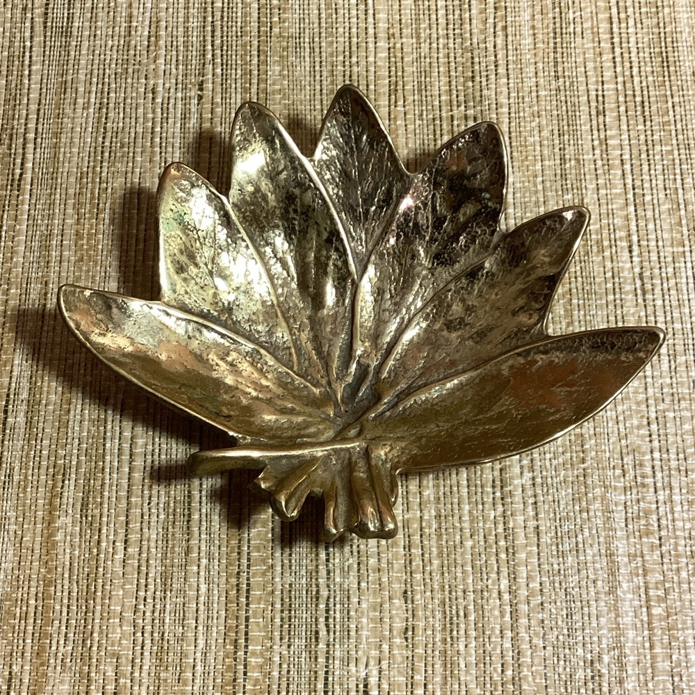 Vintage 1950’s Virginia Metalcrafters Solid Brass 3-49 Sage Leaf Dish 5.5”